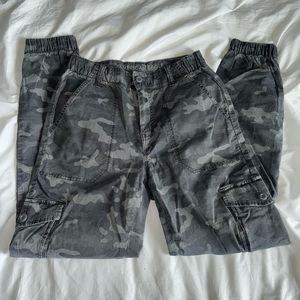 American Eagle stretch cargo pants